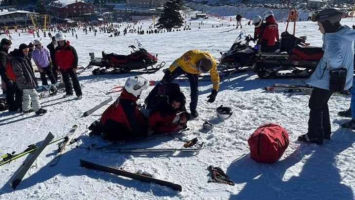 Uludağ'da 2 kayakçı, kayak yaparken çarpıştı