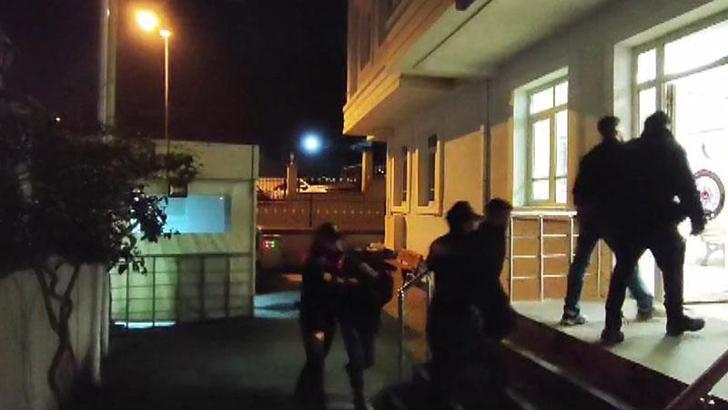 Pendik'te tartıştıkları kişiye silah doğrultan şüpheliler yakalandı