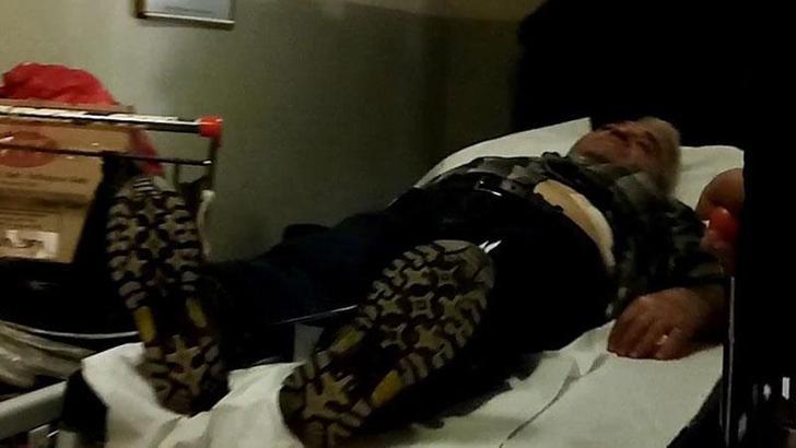 Psikolojik tedavi için doktora götürmek isteyen babasını bıçaklayıp, kaçtı