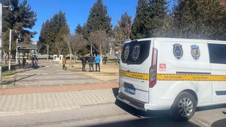 Parkta tabancayla vurulan kadın ağır yaralandı