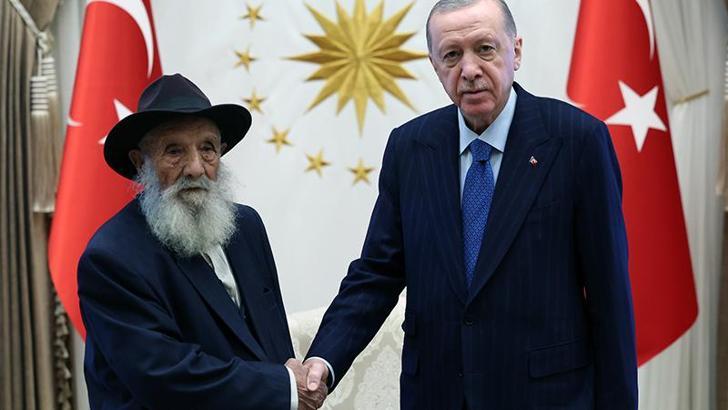 Cumhurbaşkanı Erdoğan, Alevi dedesi Uğurlu'yu kabul etti