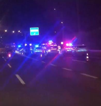 İzmir'de, otoyolda arızalanan otomobilini iterken arkadan gelen aracın çarpmasıyla öldü