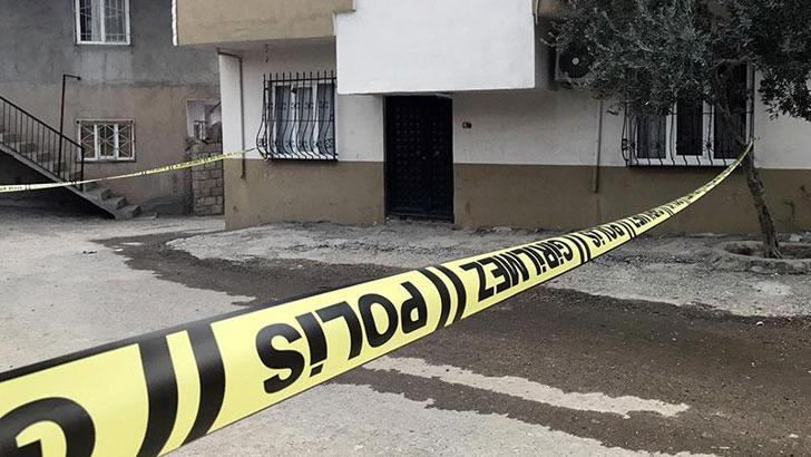 İntiharını önlemeye çalışan annesini kazara vurdu, ardından kendisine ateş etti: 2 yaralı