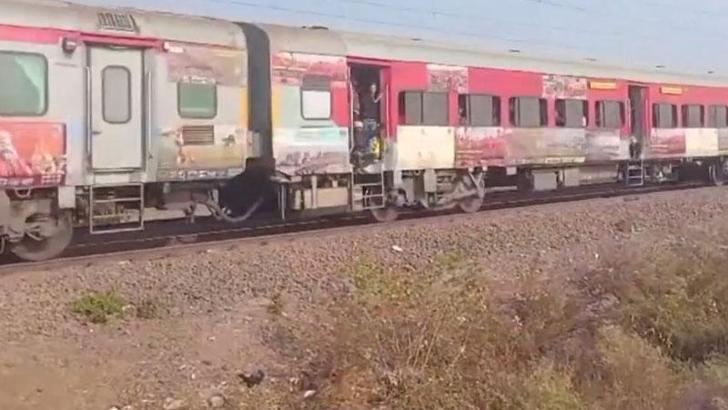 Hindistan’da tren kazası: 12 ölü