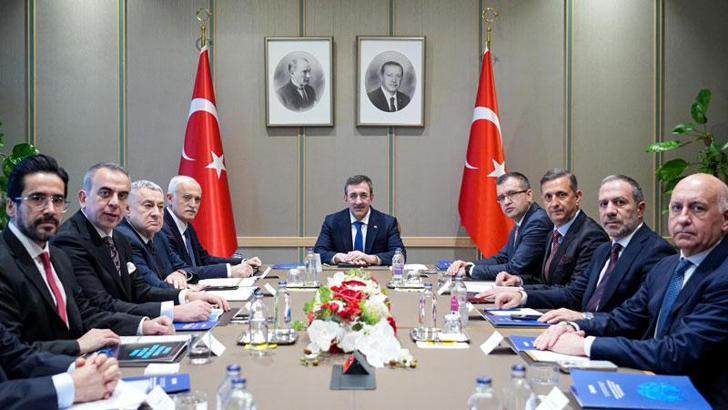 Cevdet Yılmaz, DEİK Başkanı Olpak ve iş konseyi başkanlarıyla bir araya geldi