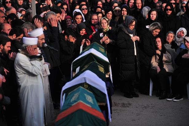 Bolu’daki yangında ölen diş hekimi çift ile çocukları, oteli beğenmedikleri için sabah ayrılacakmış / Ek fotoğraflar