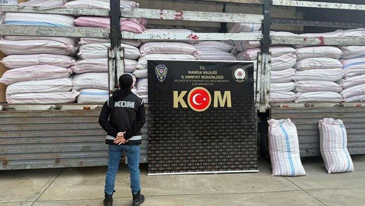 Turgutlu'da 6 ton 200 kilo kaçak kıyılmış tütün ele geçirildi