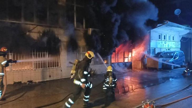 Bursa'da, 3 katlı tekstil atölyesinde yangın