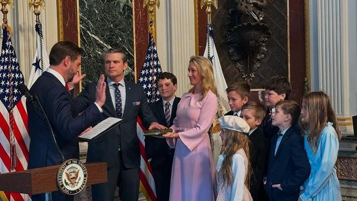 Pete Hegseth, ABD Savunma Bakanı olarak yemin edip görevine başladı