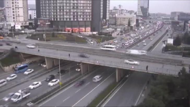 İstanbul- Tuzla'da yolun karşısına geçmeye çalışırken otomobilin çarptığı Batuhan hayatını kaybetti