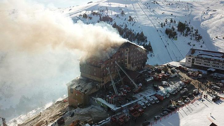 Otel yangınında vefat edenlerin ailelerine yönelik çirkin paylaşımlara ilişkin soruşturmada 2 şüpheli tutuklandı