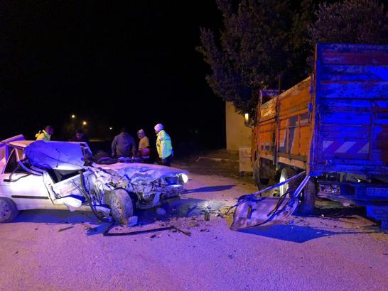 Otomobil kamyona çarptı: 1 yaralı