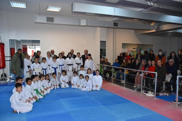 Gemlik Belediye Spor Kulübü sporcuları, yeni kuşaklarını törenle aldı