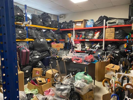 Bursa'da toplu ulaşımda unutulan eşyalar, Kayıp Eşya Bürosu'nda sahiplerini bekliyor