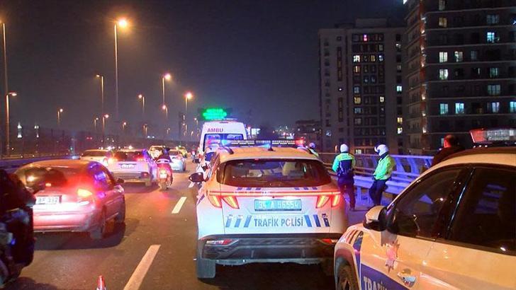 Kağıthane D-100'de bariyerlere çarpan motosiklet sürücüsü hayatını kaybetti