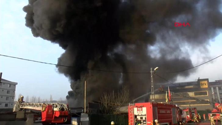 Çekmeköy'de lastik deposundaki yangın kontrol altına alındı