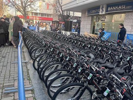 Bahçelievler Belediyesi, çekilişle 100 adet bisiklet dağıttı