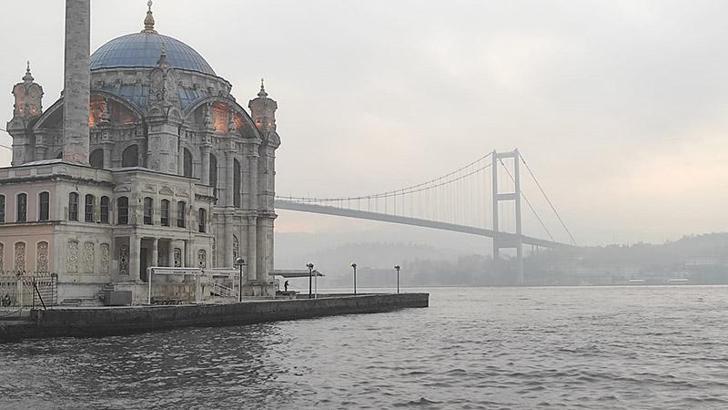 İstanbul Boğazı'nda gemi trafiği çift yönlü durduruldu