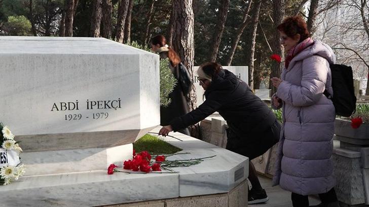 Abdi İpekçi, kabri başında anıldı