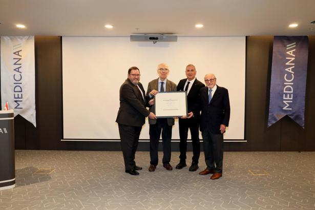 Medicana International İzmir Hastanesi'ne 'hipertansiyon mükemmeliyet merkezi' sertifikası
