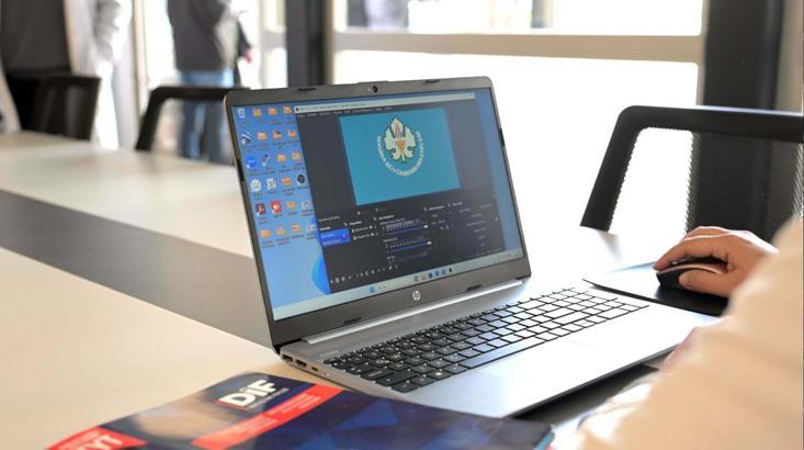 Online Eğitim Sistemi'yle öğrencileri YKS ve LGS'ye hazırlıyorlar