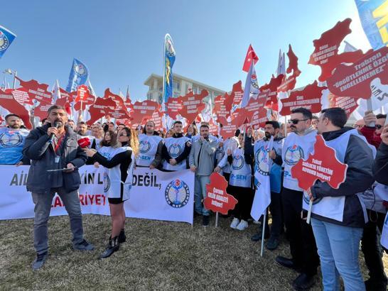 Hep-Sen'den bakanlık ve YÖK binası önünde basın açıklaması
