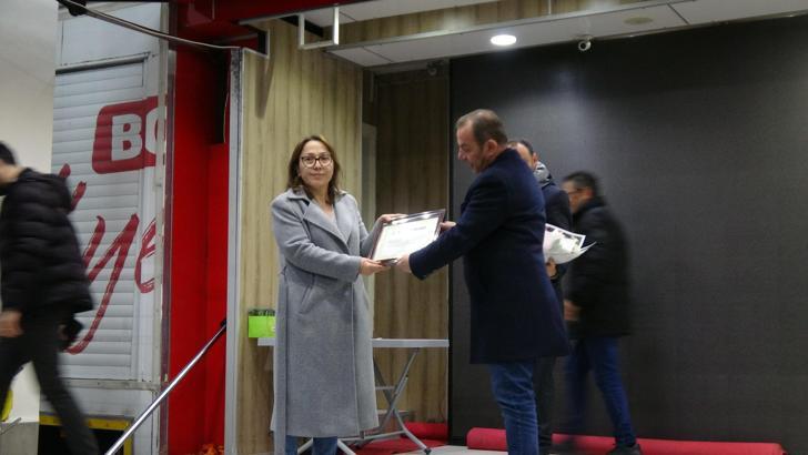 Tanju Özcan'dan, otel yangını soruşturmasında tutuklanan belediye personeli ile itfaiyecilere hizmet şeref belgesi