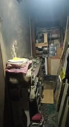 İstanbul- Esenler'de 10 yıldır çöp toplayan adamın evinden 5 ton çöp çıkartıldı