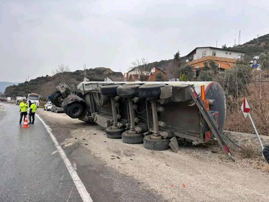 Osmaniye’de akaryakıt yüklü tanker devrildi, sürücü yaralandı