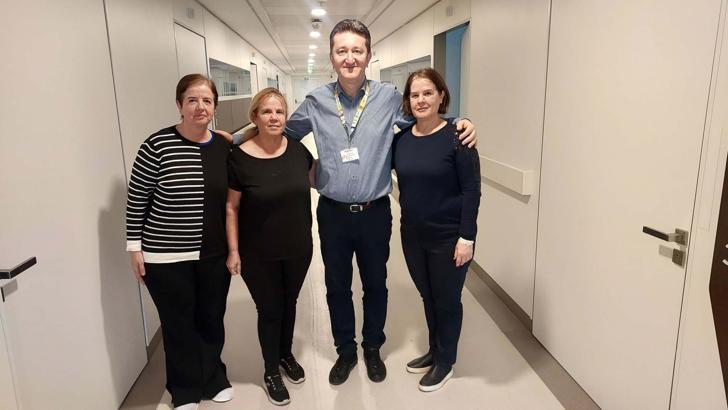 İzmir'de 3 kız kardeş aynı gün gözlükten kurtuldu