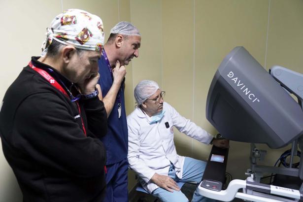 EÜTF'de yeni nesil Da Vinci X Robotik Cerrahi Sistemi'yle ilk operasyon yapıldı
