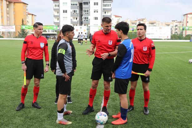 Denizli'de 'Mahallemde Maç Var' turnuvasının ilk maçını Ümit Öztürk yönetti