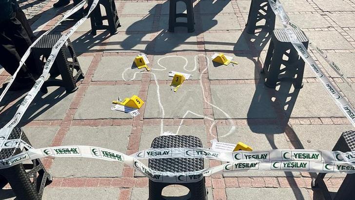 Sigaranın zararlarına dikkat çekmek için cadde ortasında 'olay yeri' sahnesi oluşturuldu