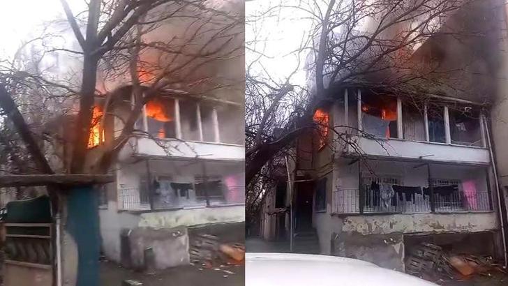 Küçükçekmece'de 2 katlı binada çıkan yangın söndürüldü