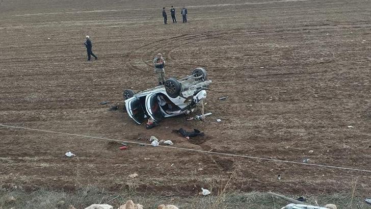 Köpeğe çarpmamak için manevra yaptı; devrilen otomobilde 1 ölü, 2 yaralı