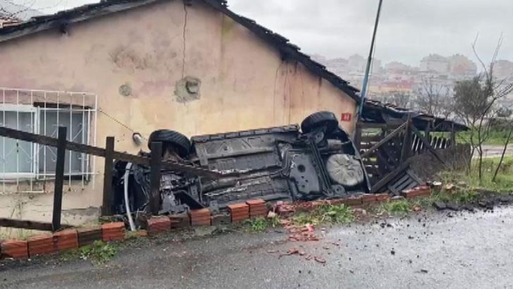 Ataşehir yokuştan kayan cip bir evin bahçesine düştü