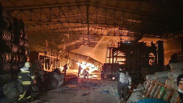 Halı fabrikasında çıkan yangın, 5 saatte kontrol altına alındı