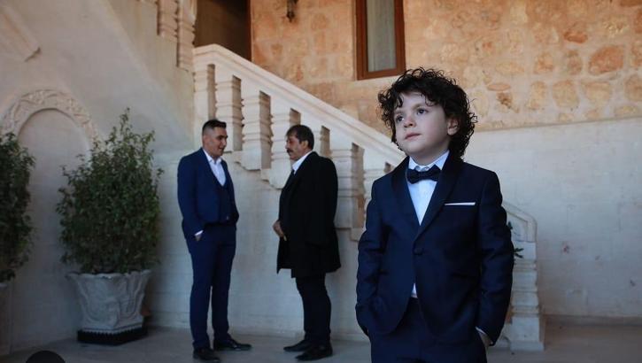 Uzak Şehir'in çocuk oyuncusu Kuzey Gezer, performansıyla dikkat çekiyor