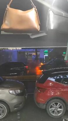 İstanbul- Bağcılar'da, park halindeyken yanan otomobili vatandaşlar söndürdü: O anlar kamerada