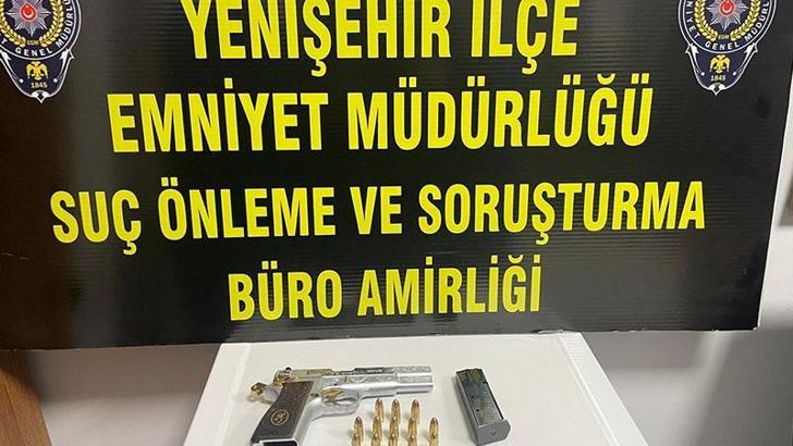 Bursa'da, üzerlerinde uyuşturucu ve tabanca ele geçirilen şüphelilere gözaltı