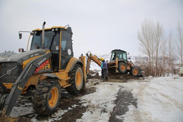 Van'da donan su boruları değiştirildi