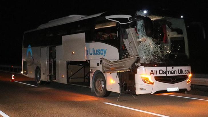 Yolcu otobüsü, TIR'a çarptı: 4 yaralı