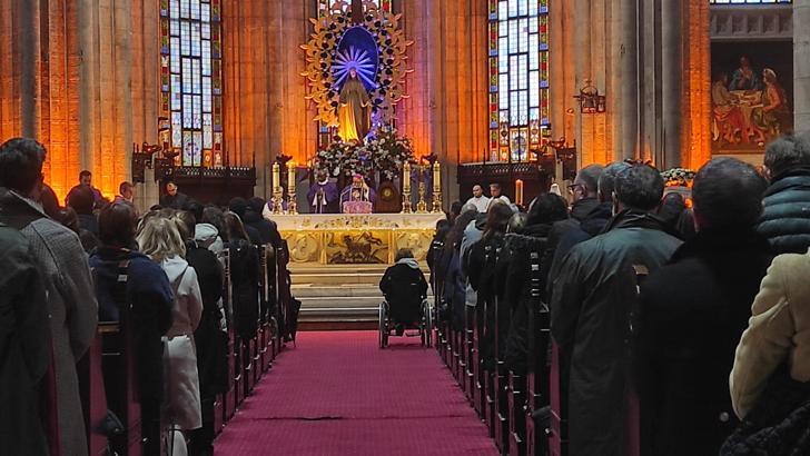 İstanbul- Kadıköy'de bıçaklı saldırıda hayatını kaybeden İtalyan şefin oğlu için St. Antuan Kilisesi'nde tören düzenlendi