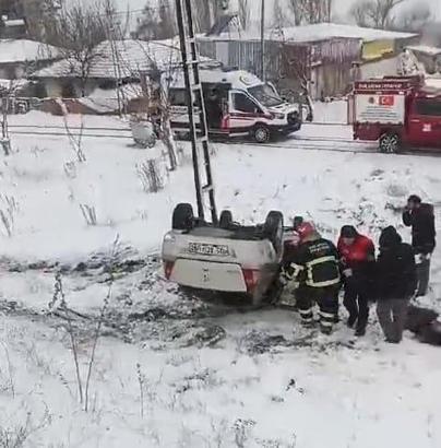 Otomobil şarampole devrildi: 3 yaralı - Amasya Suluova Haberleri