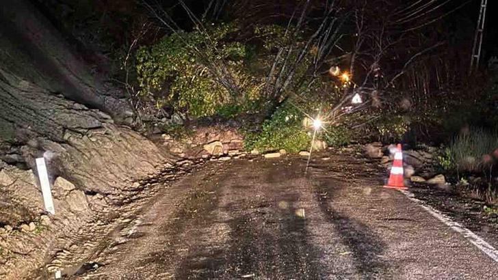 Kastamonu'da heyelan nedeniyle kapanan sahil yolu ulaşıma açıldı