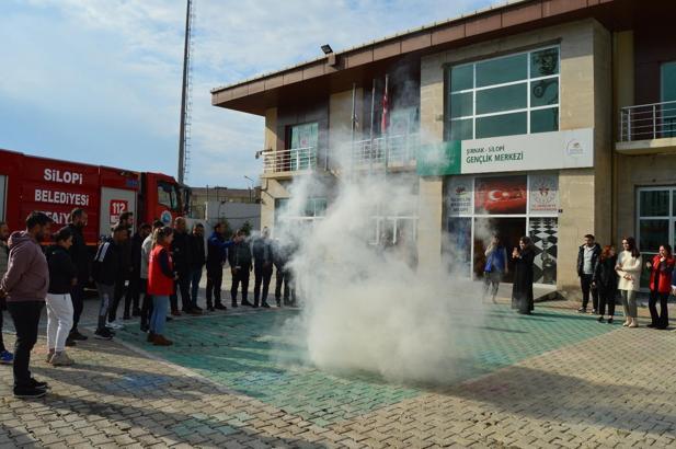 Silopi Gençlik Merkezi'nde, deprem ve yangın tatbikatı