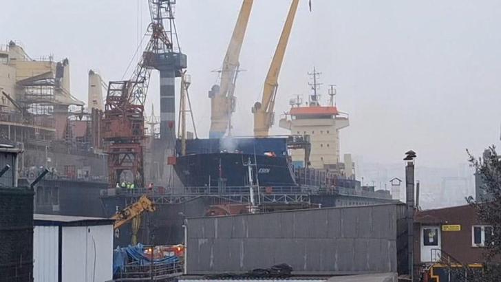 Tuzla Tersanesi’nde gemide yangın