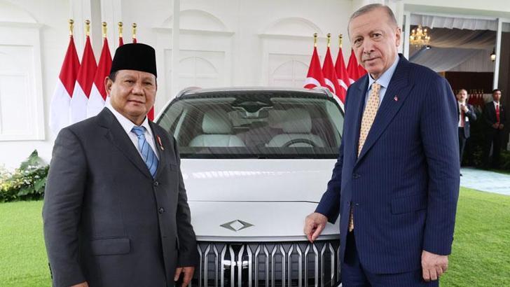 Cumhurbaşkanı Erdoğan, Endonezya Cumhurbaşkanı Subianto'ya Togg hediye etti