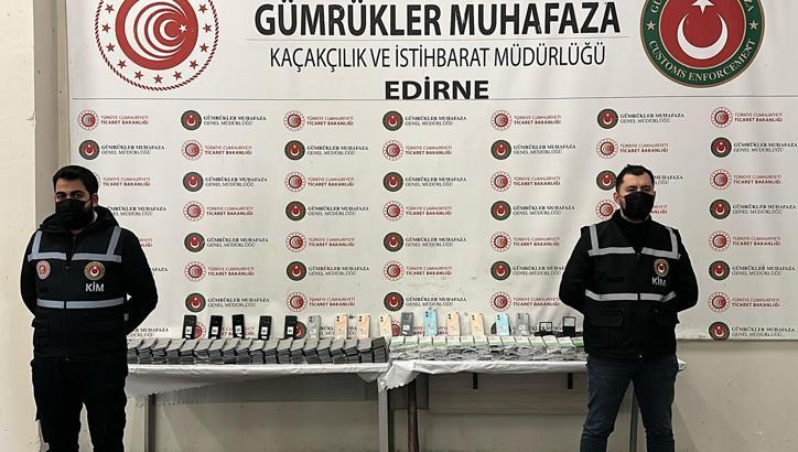 Kapıkule’de, TIR'da 850 cep telefonu ele geçirildi