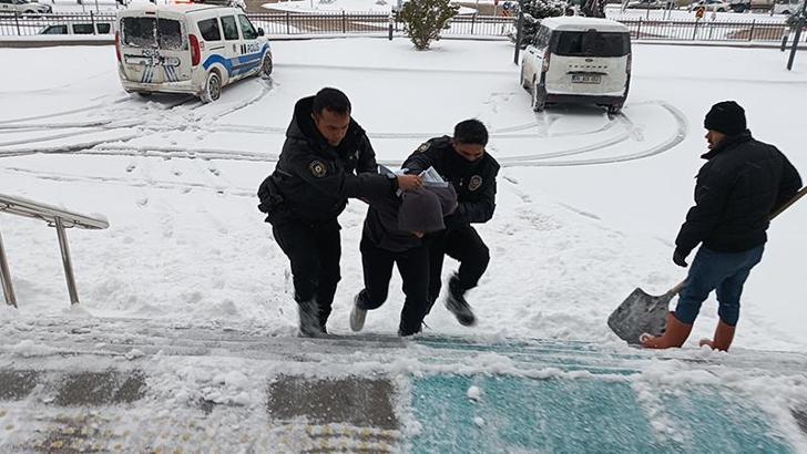 Sosyal medyadaki tartışma nedeniyle çıkan ölümlü kavgaya ilişkin 2 kişi tutuklandı